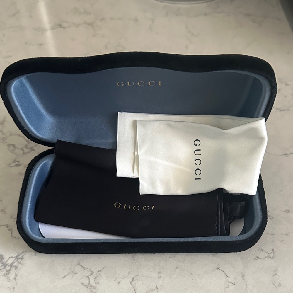 Large Gucci sunglass black/blue velour case dust bag & dust cloth
New